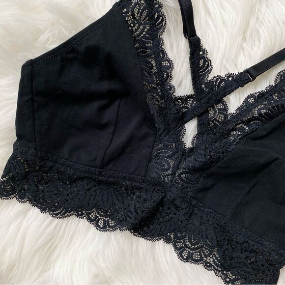 Black Lace Crossback Bralette - Picture 6 of 6